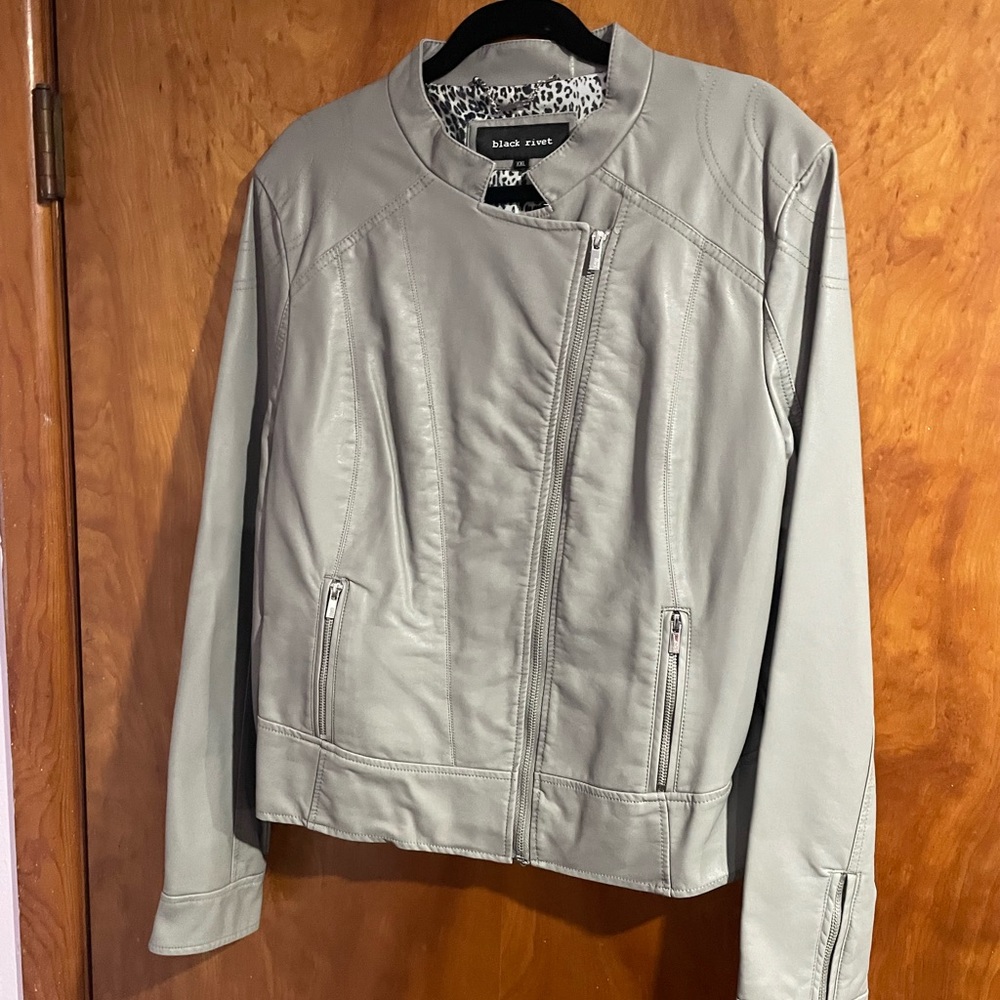 Women’s light gray Black Rivet Brand size XXL New no tags